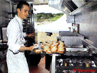 Cantine / catering, restauration évènementielle, traiteur itinérant, 28 juin 2007 | L'envers du décor d'un tournage de cinéma (Philippe Lemoine / Ouest France)